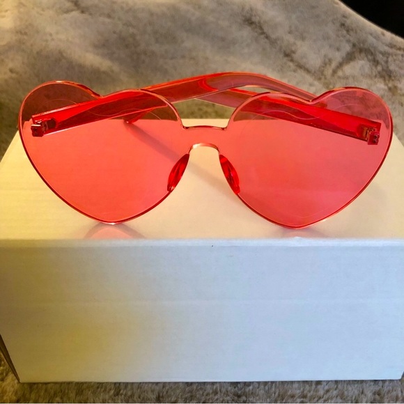 Pink Heart shaped sunglasses - Picture 2 of 6